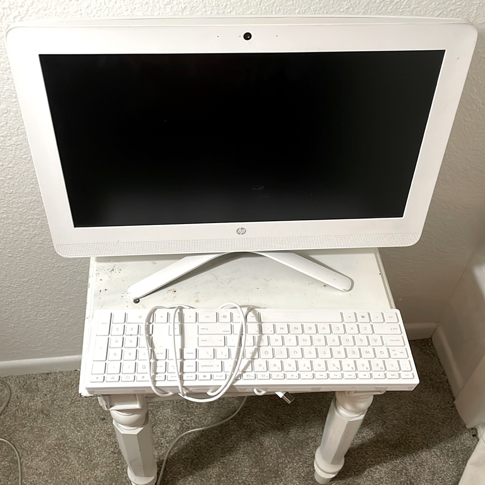 HP computer and keyboard
